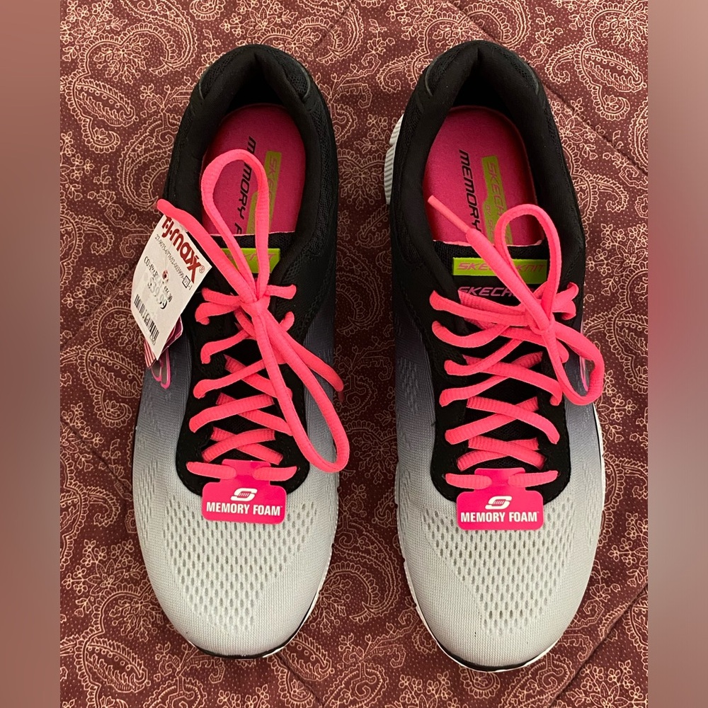 Skechers Memory Foam Sneakers Woman’s Size 10